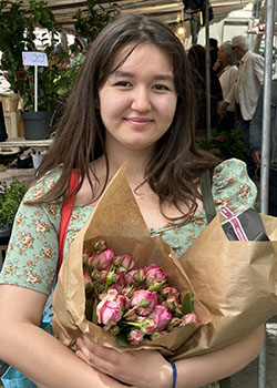 Occidental College student Daria Underland headshot