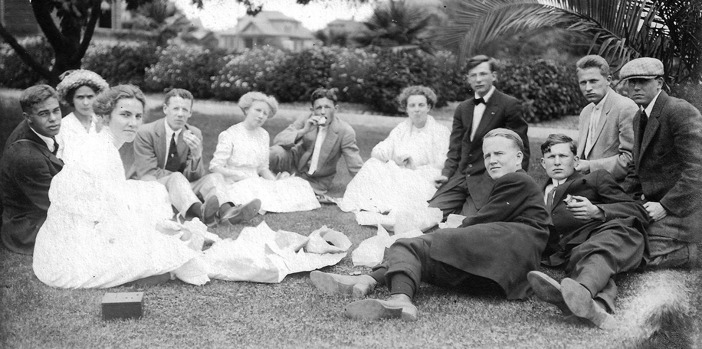 Members of the Class of 1914 at lunch on campus in 1911.