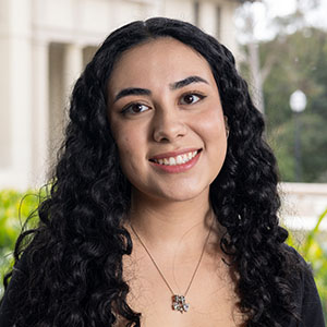 Occidental College student and Obama Scholar Isabella Villagomez headshot