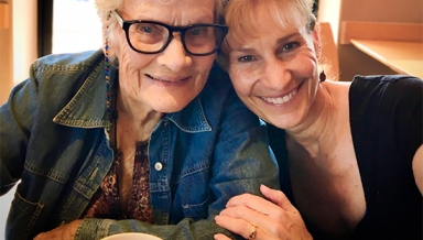 Carole MacNeil ’84 with her mom, Eleanor, in 2019.