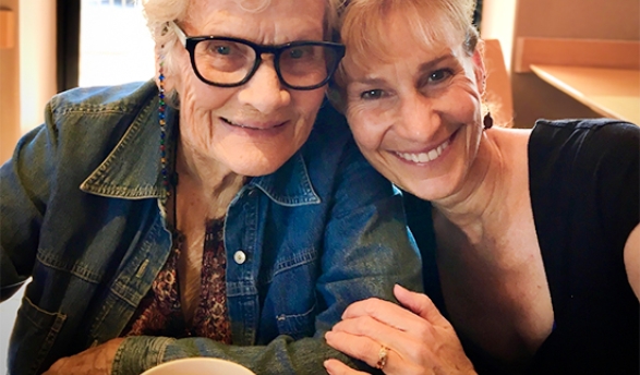 Carole MacNeil ’84 with her mom, Eleanor, in 2019.