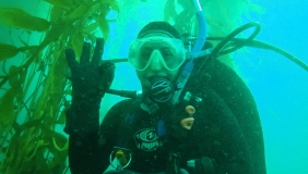 Sarah Traiger diving in kelp forest